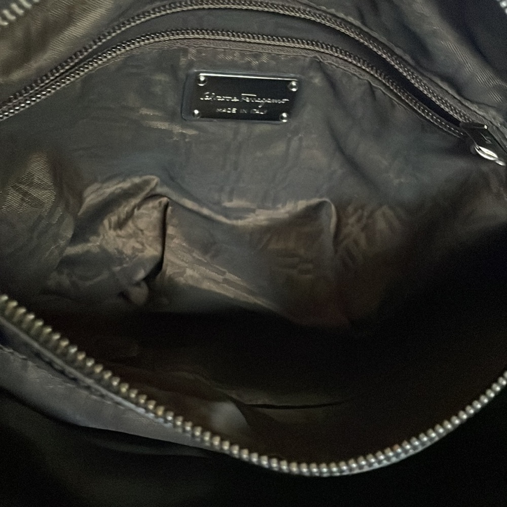 🔥🔥 Price drop!! Salvatore Ferragamo Shoulder Bag🔥🔥 - Picture 8 of 10